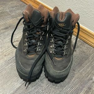 Nike leather hiking boots